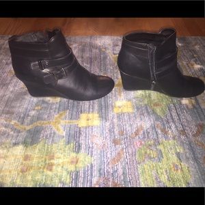 Kenneth Cole black wedge booties