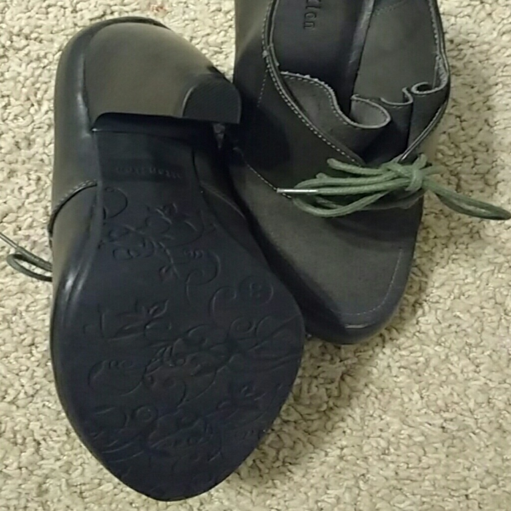 Shoes - Picture 3 of 5