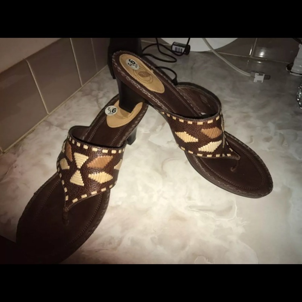 *Cute* Nurture Sandals, 9.5, barely worn