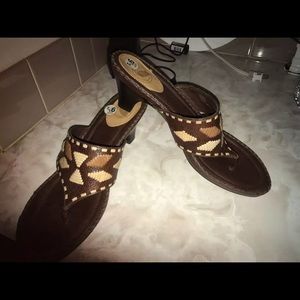 *Cute* Nurture Sandals, 9.5, barely worn