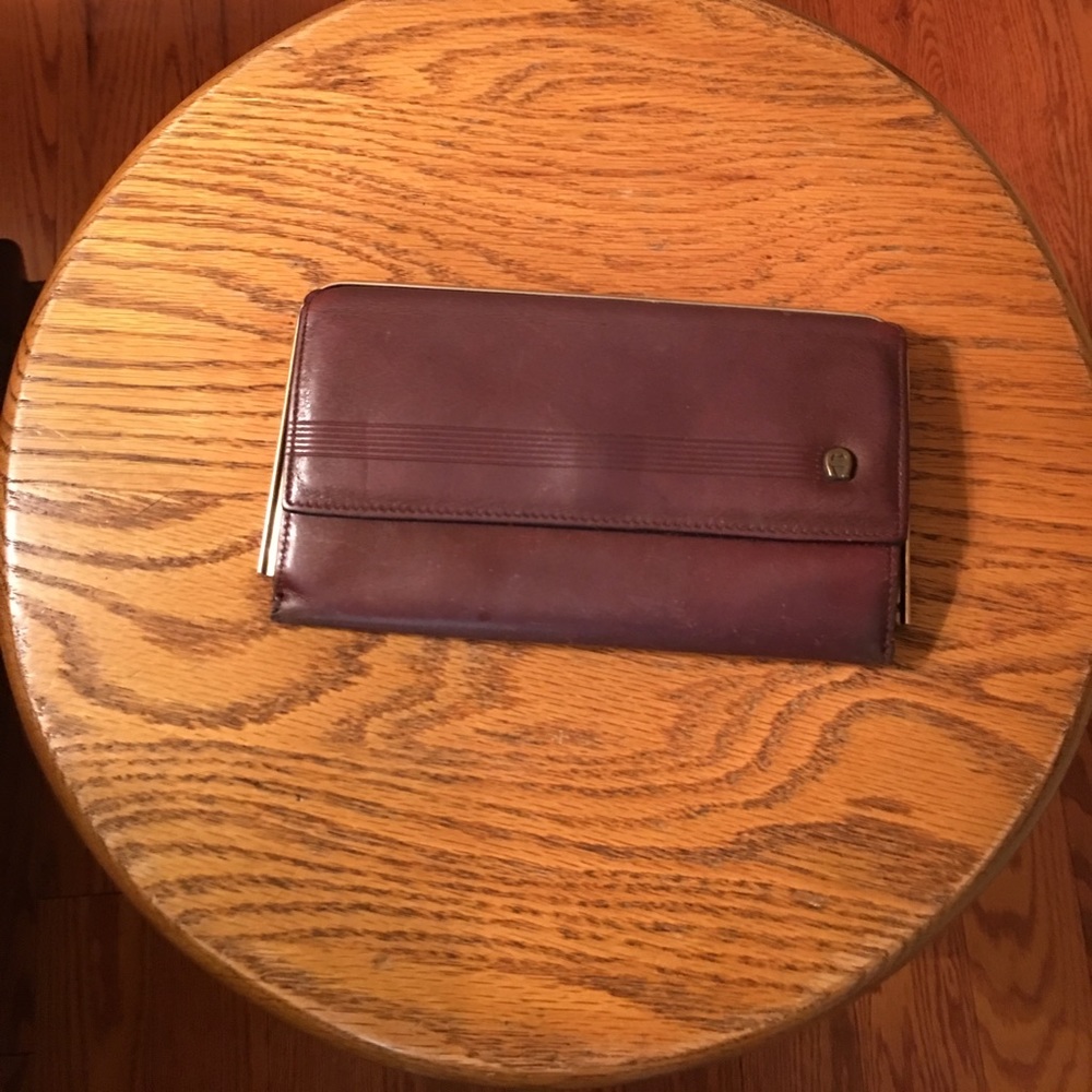 Wallet tri-fold
