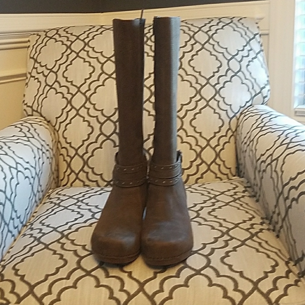 Never been worn Dansko boots!