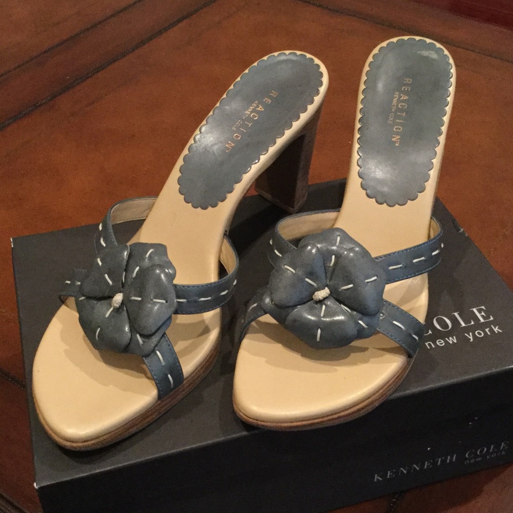 Kenneth Cole Reaction Platform Flower Detail Shoes