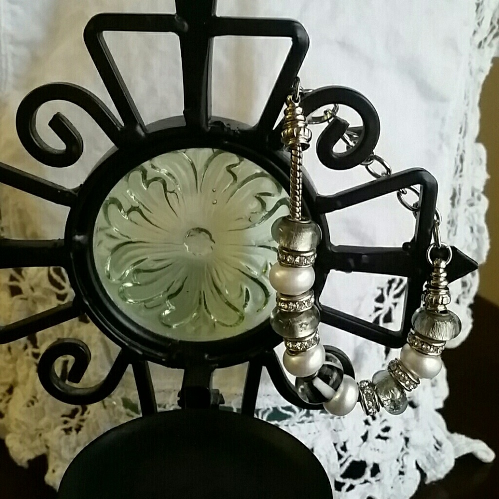 Beaded silvertone bracelet