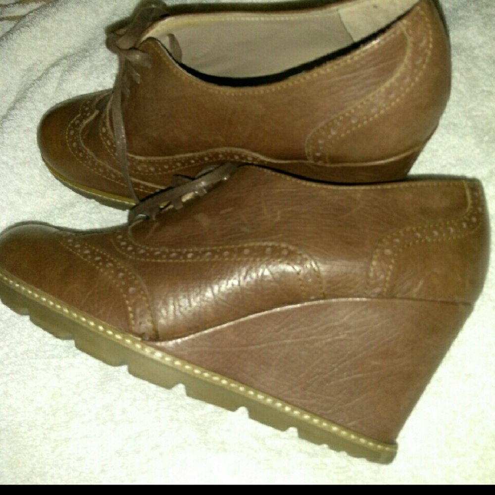 Adorable Spanish Leather Brown Wedge Ankle Booties