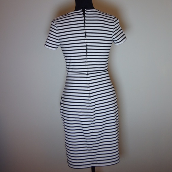 Flattering dress that will hug all of your curves - Picture 3 of 3