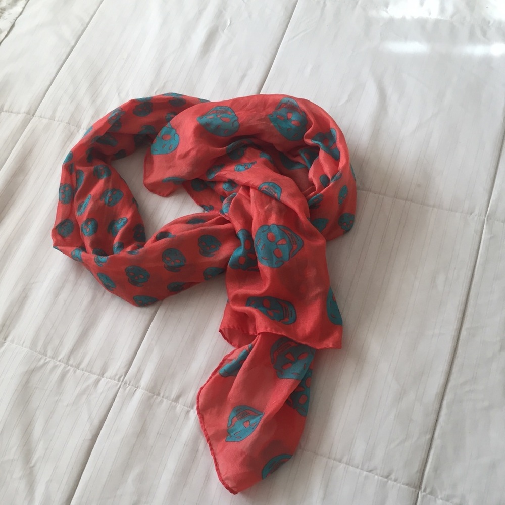 Skull design scarf