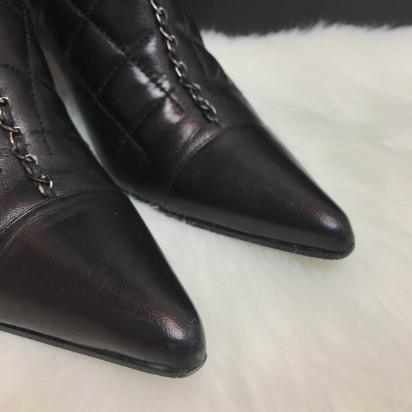 FIRM PRICE Chanel Runway Quilted Chain Boots - Picture 2 of 7
