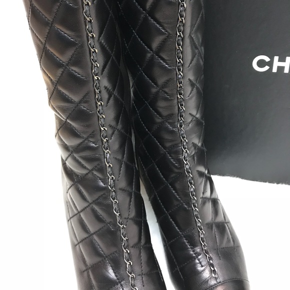 FIRM PRICE Chanel Runway Quilted Chain Boots - Picture 3 of 7