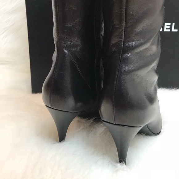 FIRM PRICE Chanel Runway Quilted Chain Boots - Picture 4 of 7