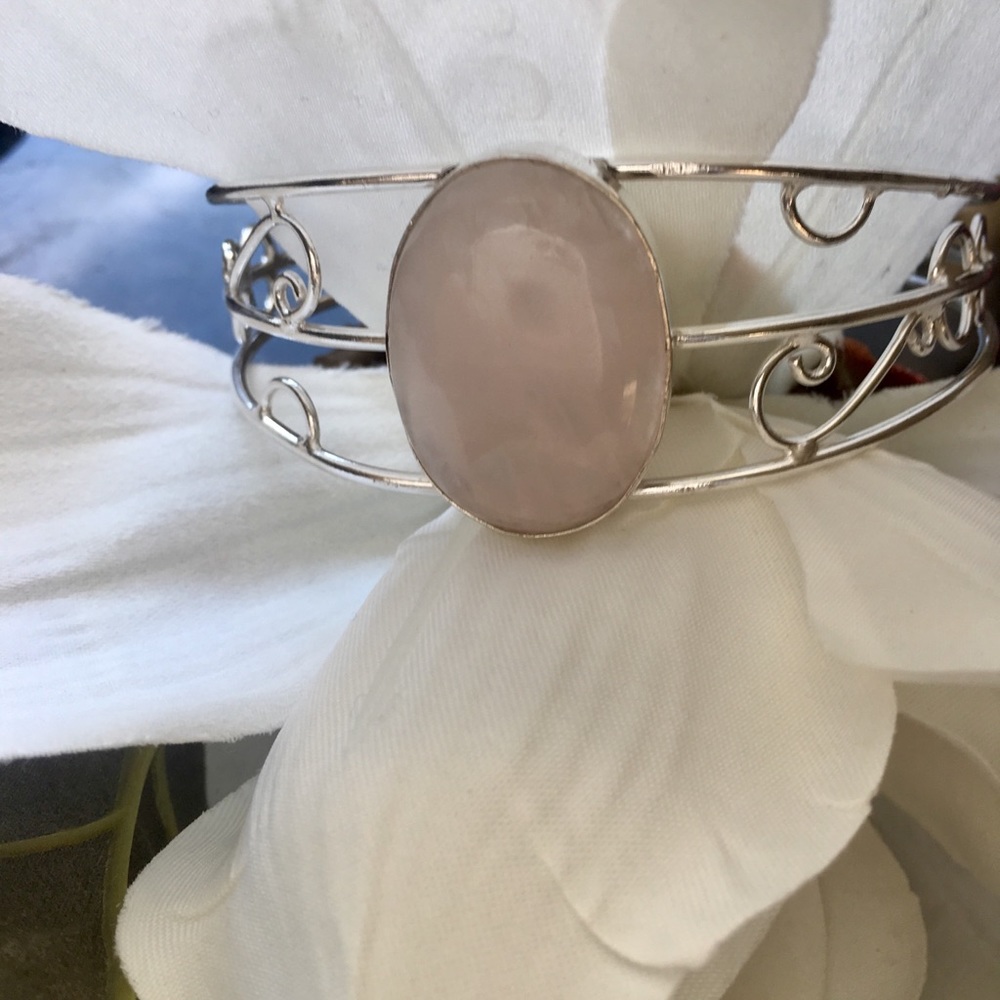 ⚜️Oversized Rose Quartz Cuff Bracelet⚜️ - Picture 5 of 8