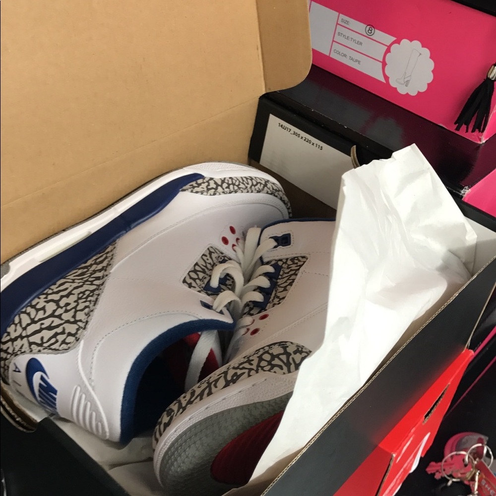 Jordan 3's (True blue)