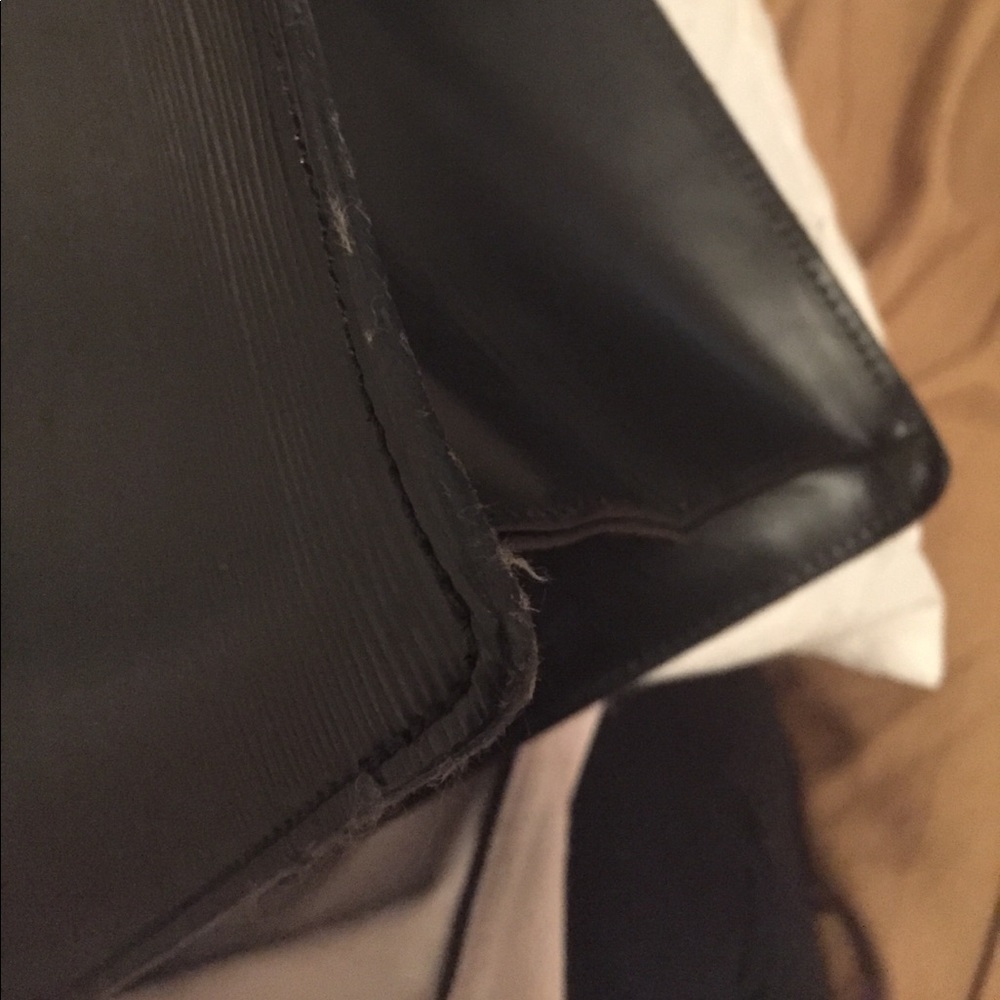 Additional photos of LV black epi riviera
