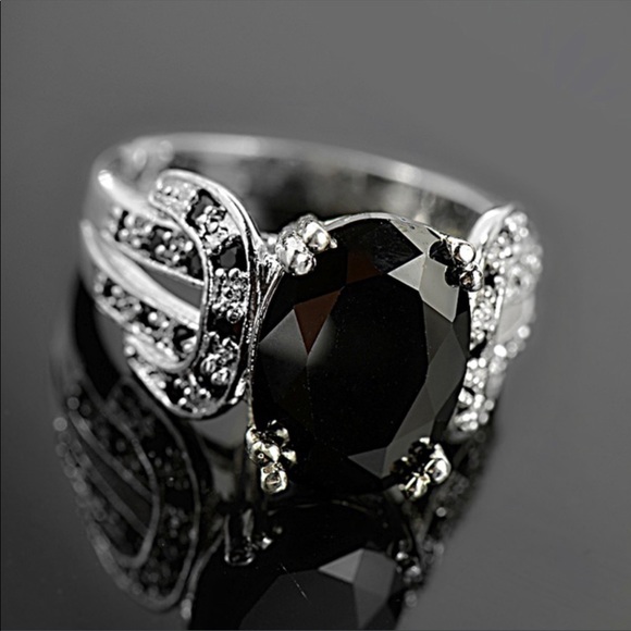 Sterling Silver Black Sapphire Ring. - Picture 2 of 3