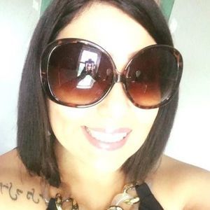 Meet your Posher, Gonzalez