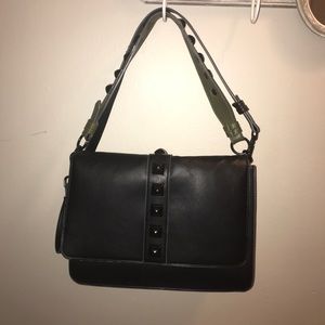 Structured shoulder bag