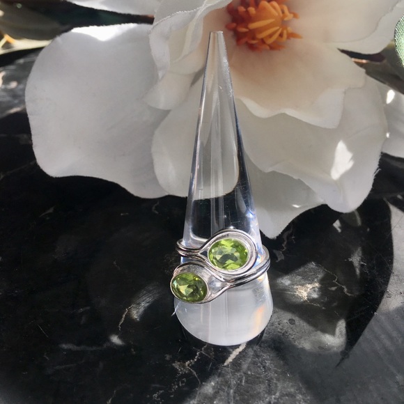 ⚜️Dual Stone Peridot Ring Size 10⚜️ - Picture 2 of 4