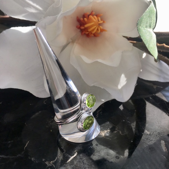 ⚜️Dual Stone Peridot Ring Size 10⚜️ - Picture 3 of 4