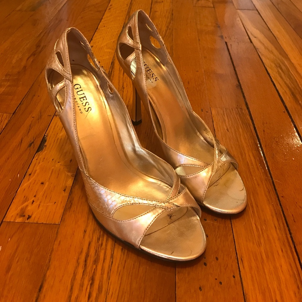 Gold Guess Pumps