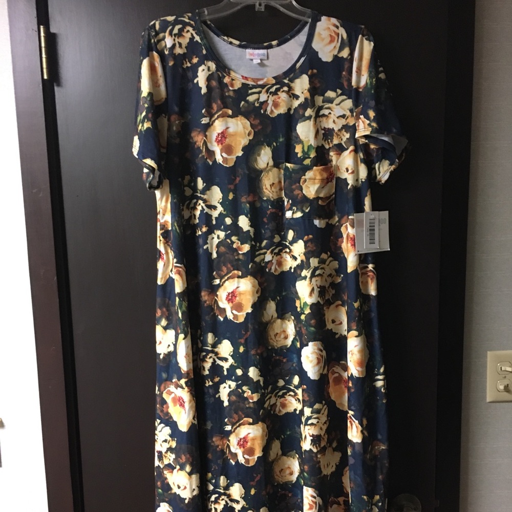 Carly by LuLaRoe NWT - navy with yellow roses
