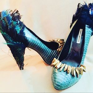 Green snakeskin pumps embellished