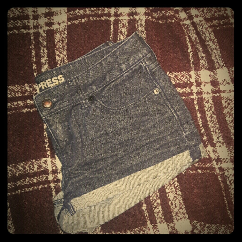 Express jean shorts cute and comfy 🐢