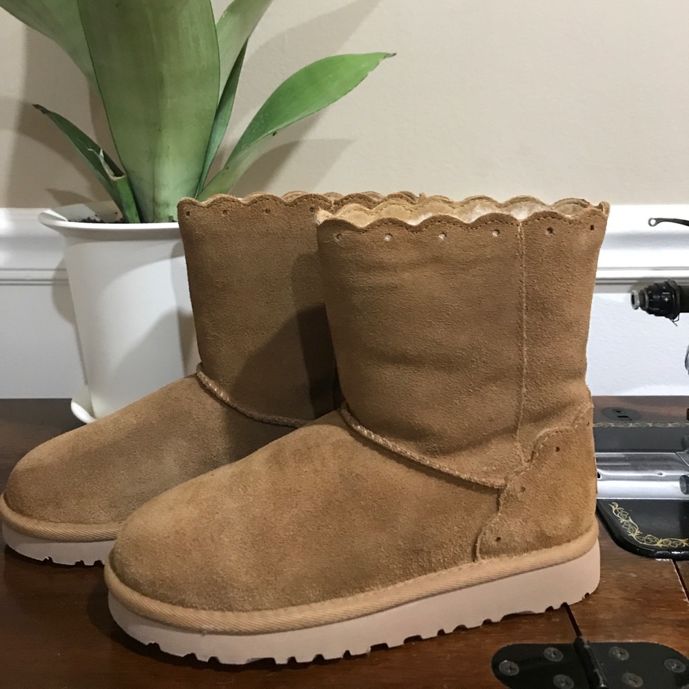 UGG girls size 2