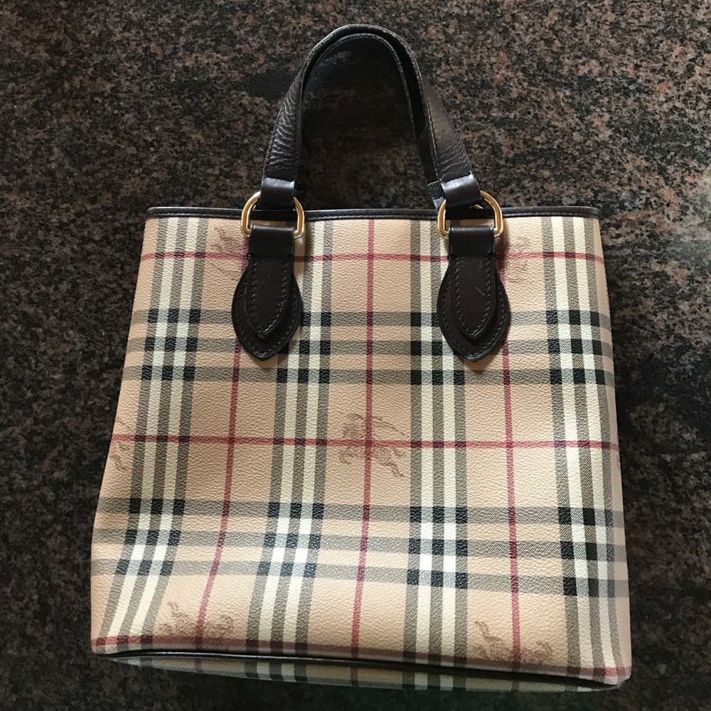Authentic Burberry purse, gently used. Great price