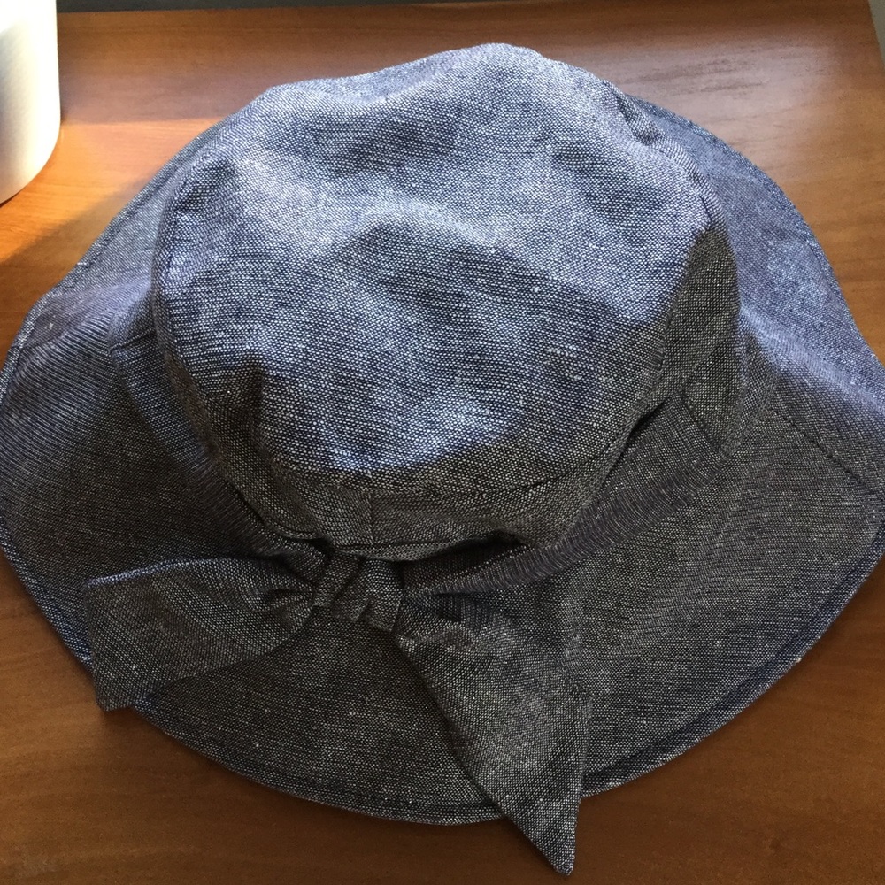 NWT Siggi sparkly sun hat