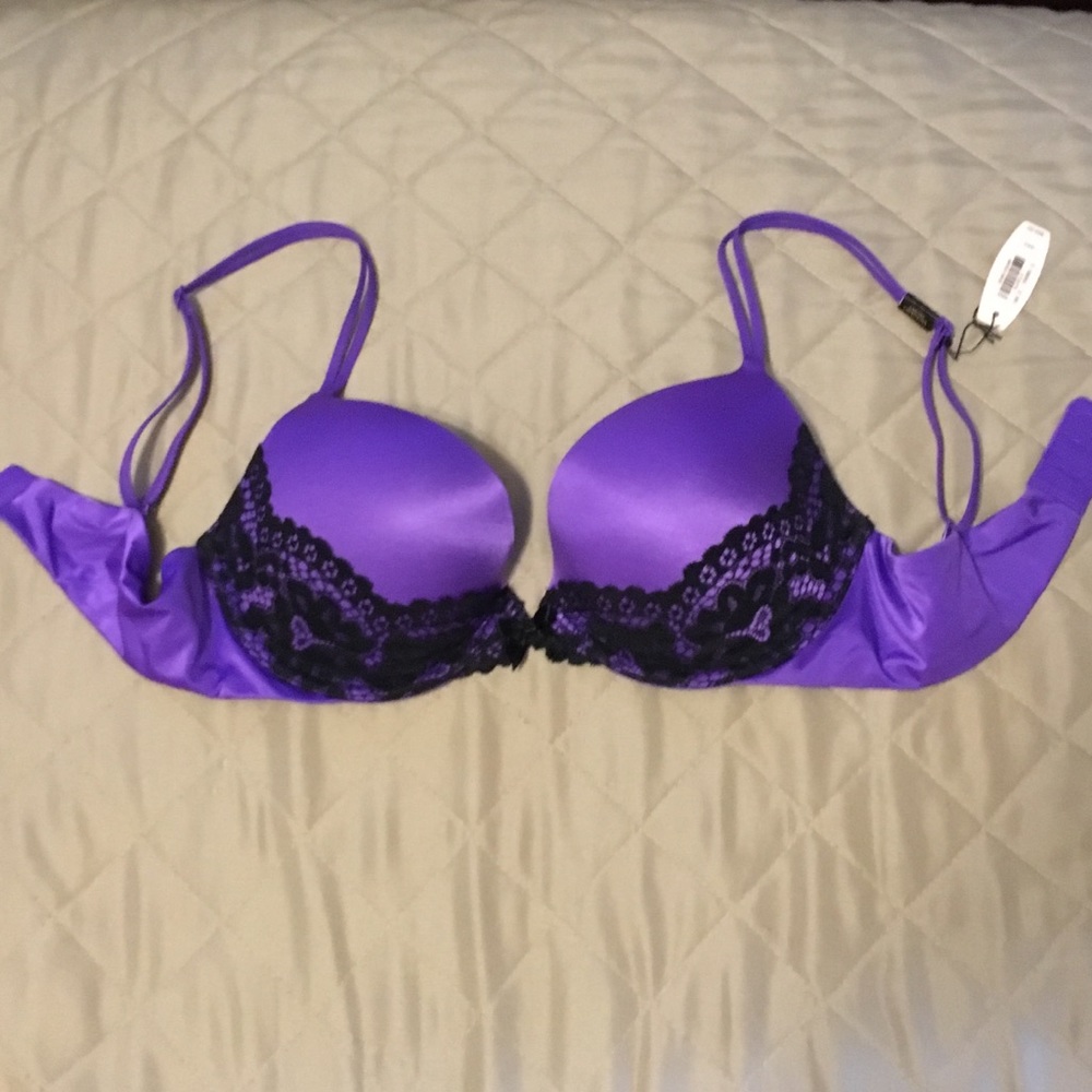 ✨ Purple w/ black lace Victoria’s Secret Bra 💜🖤