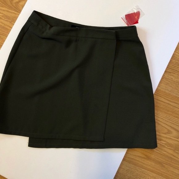 Forever 21 Dresses & Skirts - NWT Forever 21 Hunter Green Mini Skirt