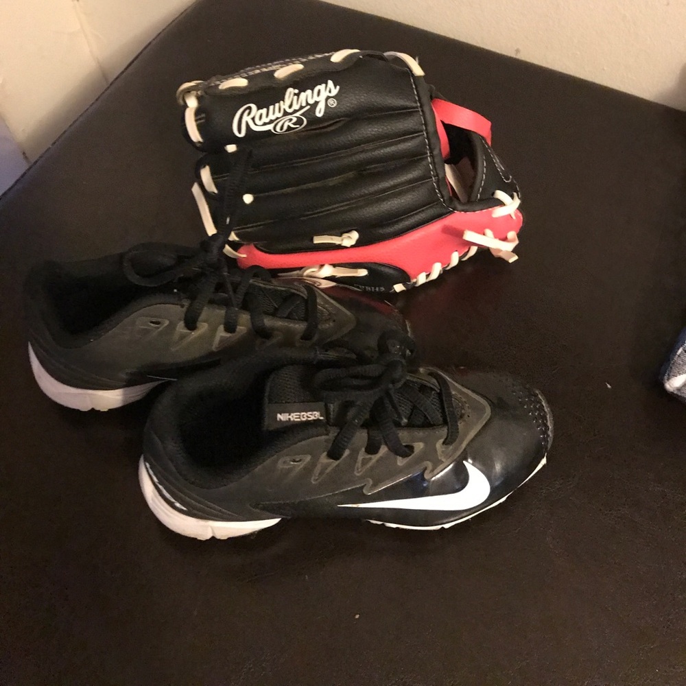 Baseball cleats Unisex and girls glove
