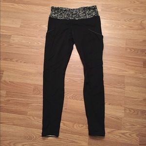 Like new full length lululemon tights - size 8