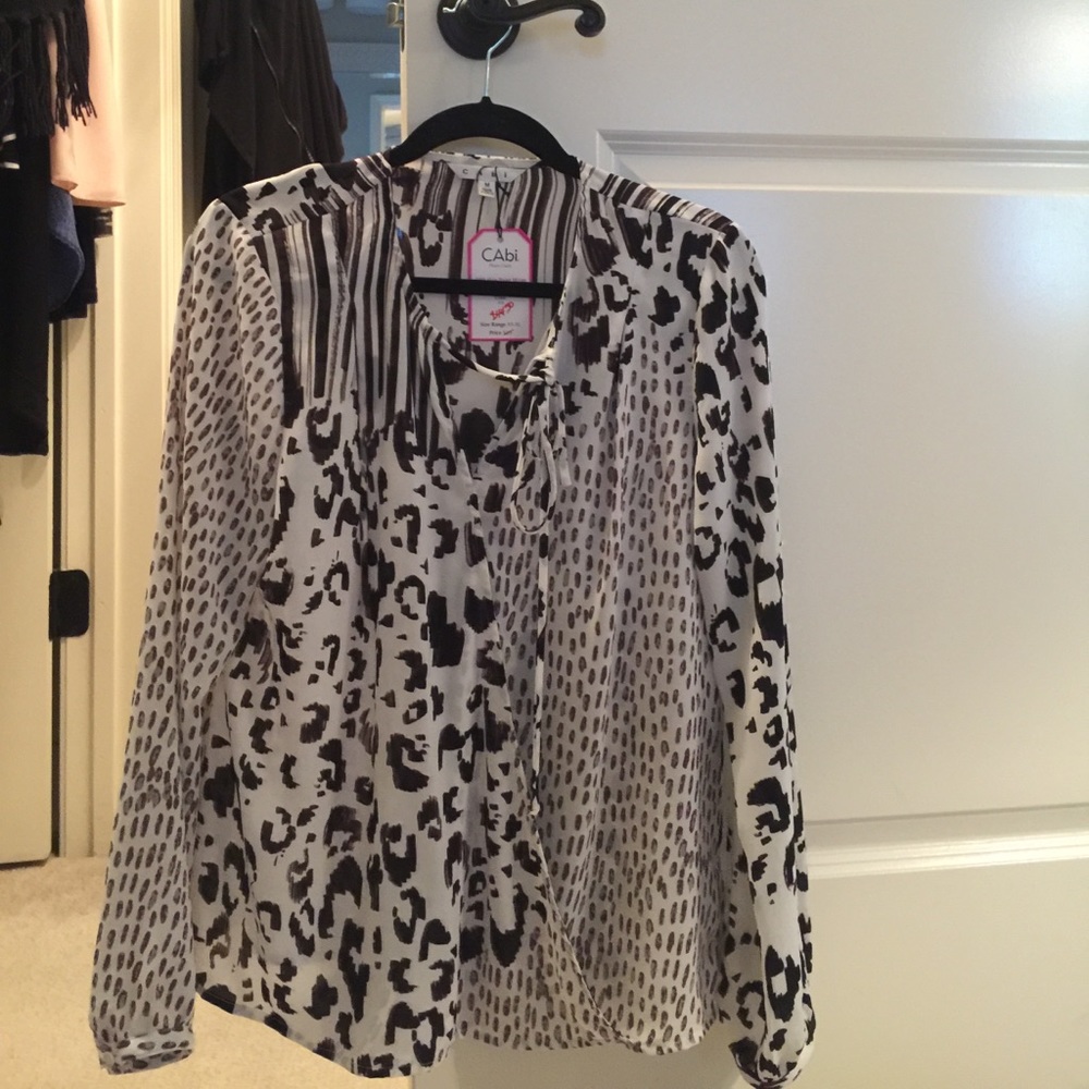 CABi skin animal 🐆print wrap blouse