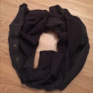 Lululemon infinity scarf - black