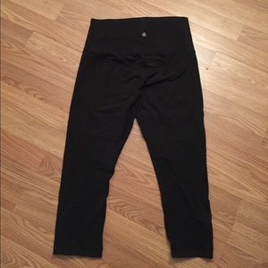 All black crop lululemons - size 8