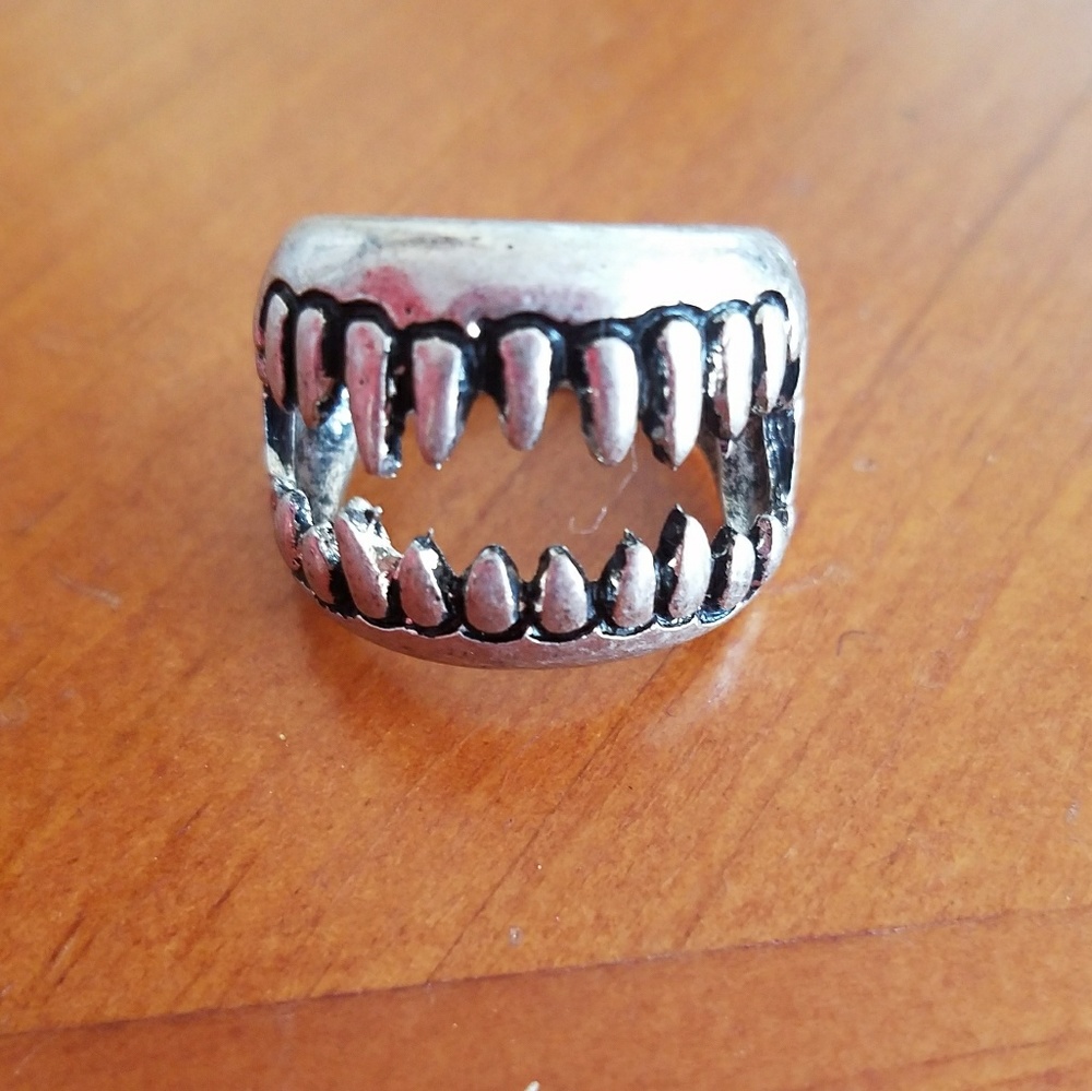 Silver tooth ring