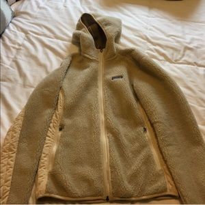 Patagonia cream colored fleece jacket
