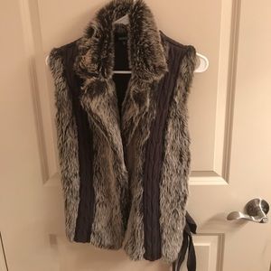 Fur no sleeve jacket