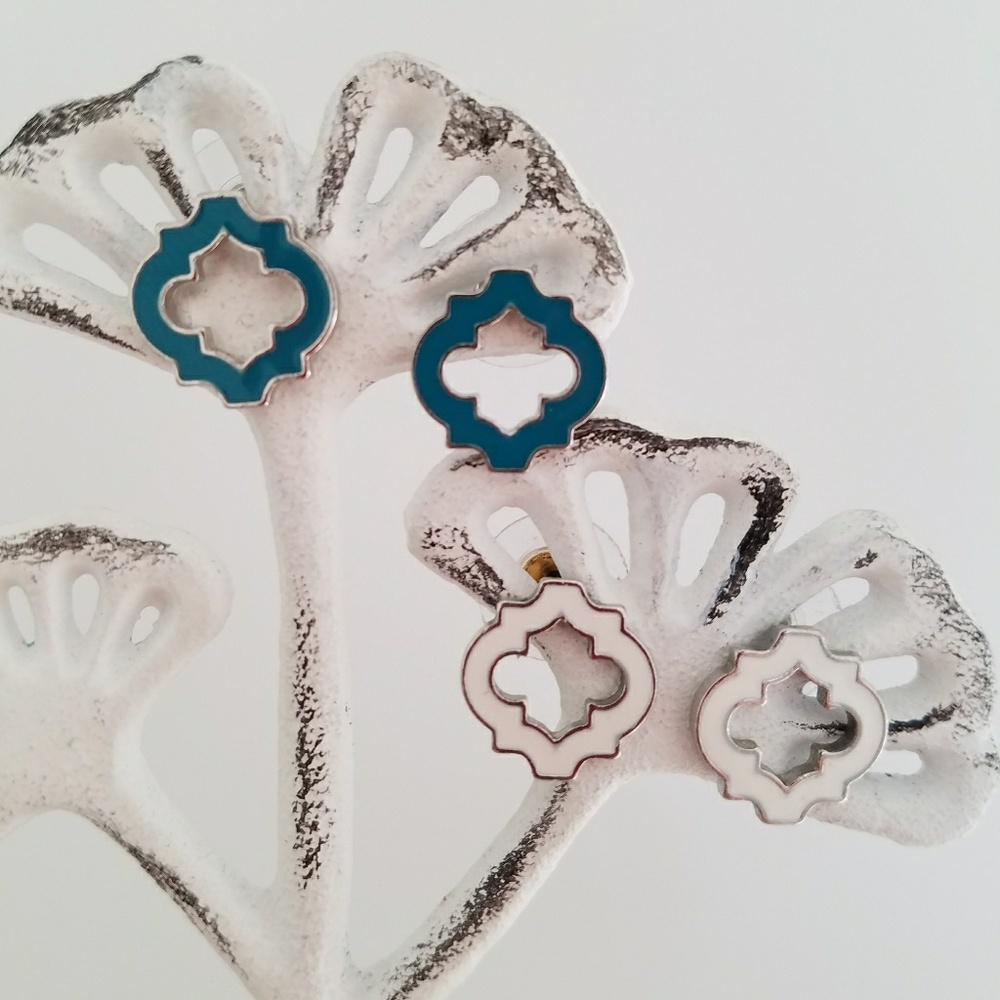 Bundled! BOGO 2 Pairs Quatrefoil Stud Earrings