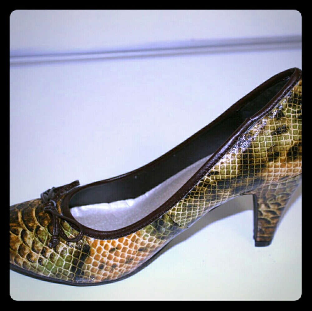 Jungle Bow Pump Shoes