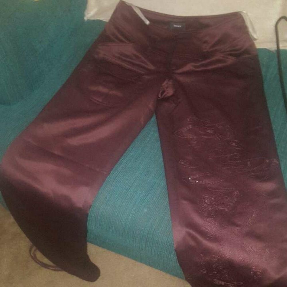 Ladies Brand new pants never won no tags.
