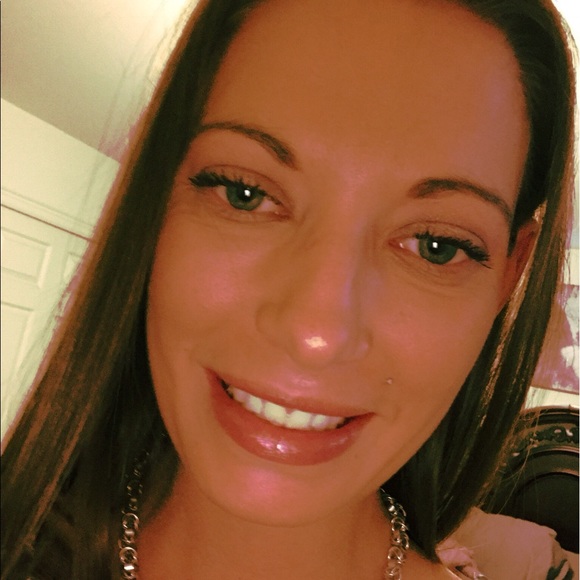Meet your Posher, Lisa - Picture 1 of 1