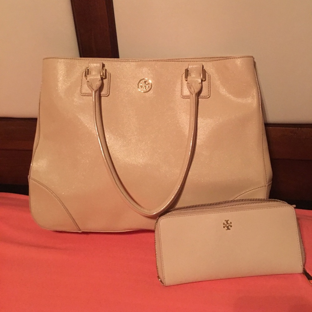 TORY BURCH TOTE GREAT COND wallet sold