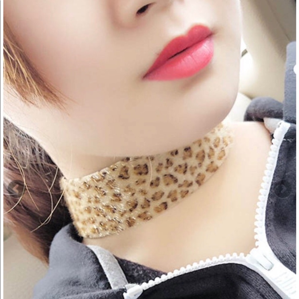 Adjustable Faux Fur Leopard Choker Necklace