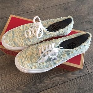 Vans..ladies authentic slim US size 7