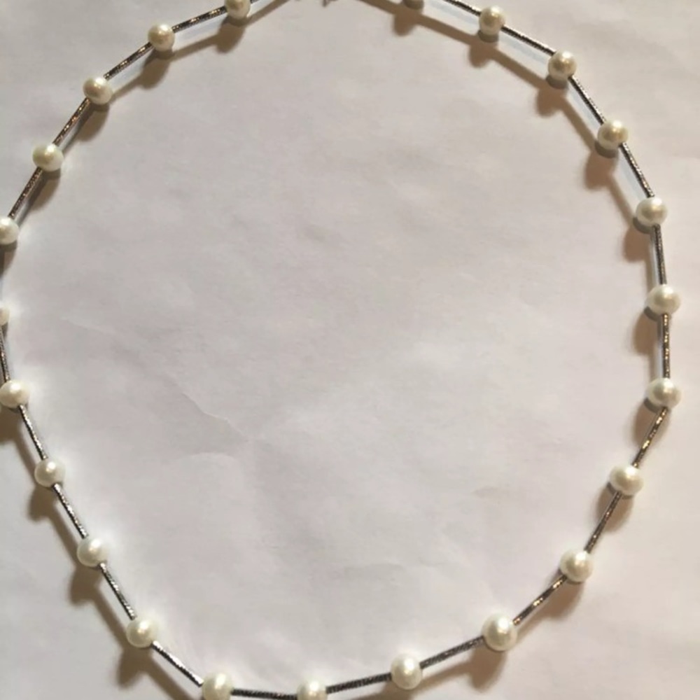 White gold pearl necklace.