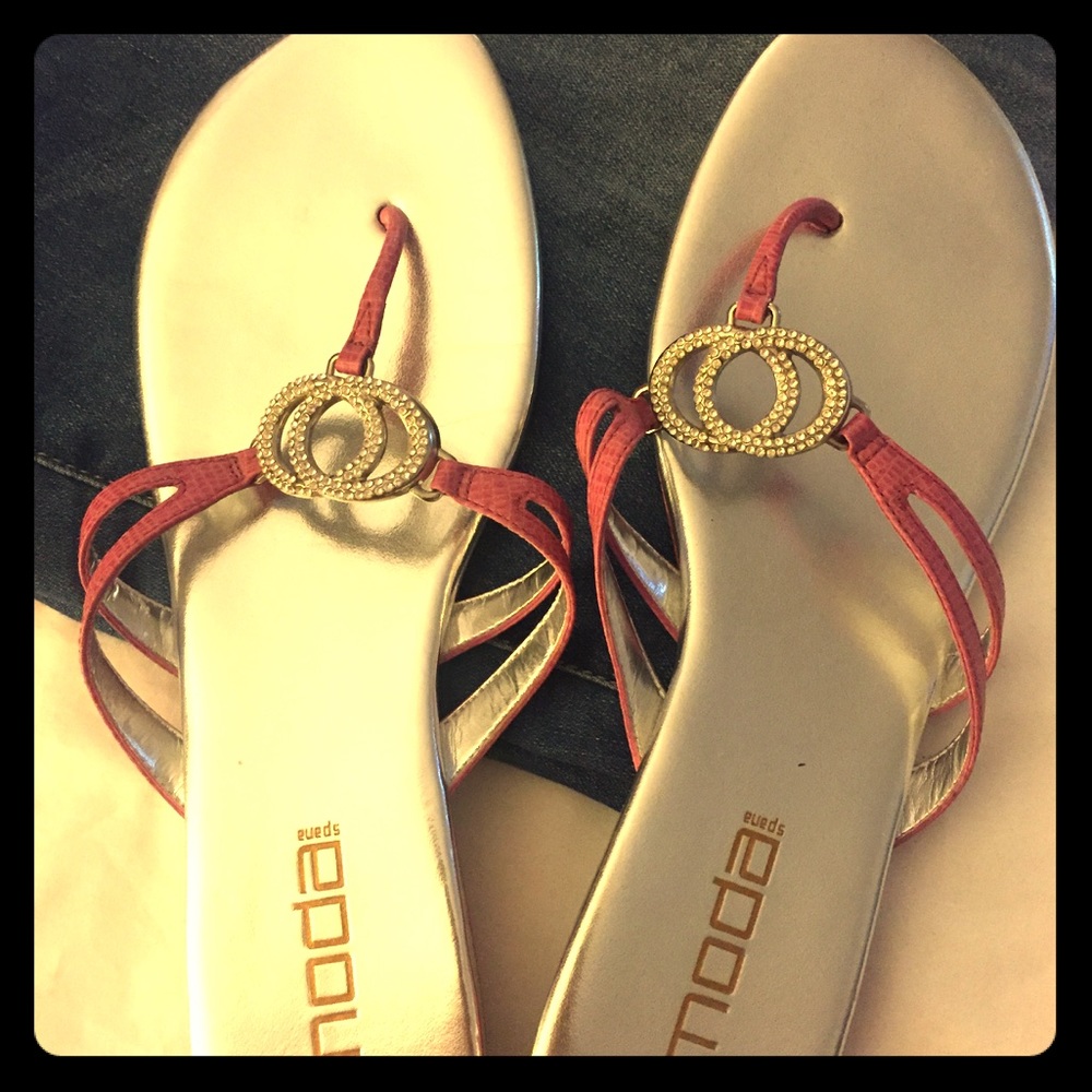 Women's size 11 thong style sandal