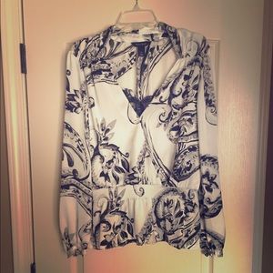 Beautiful White House Black Market Blouse