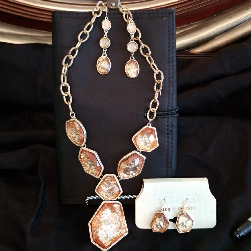 Citrus Peach Necklace Set w 2 Pair  of Earrings
